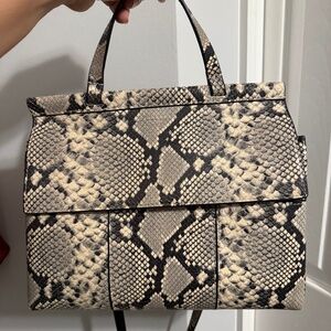 Hand bag